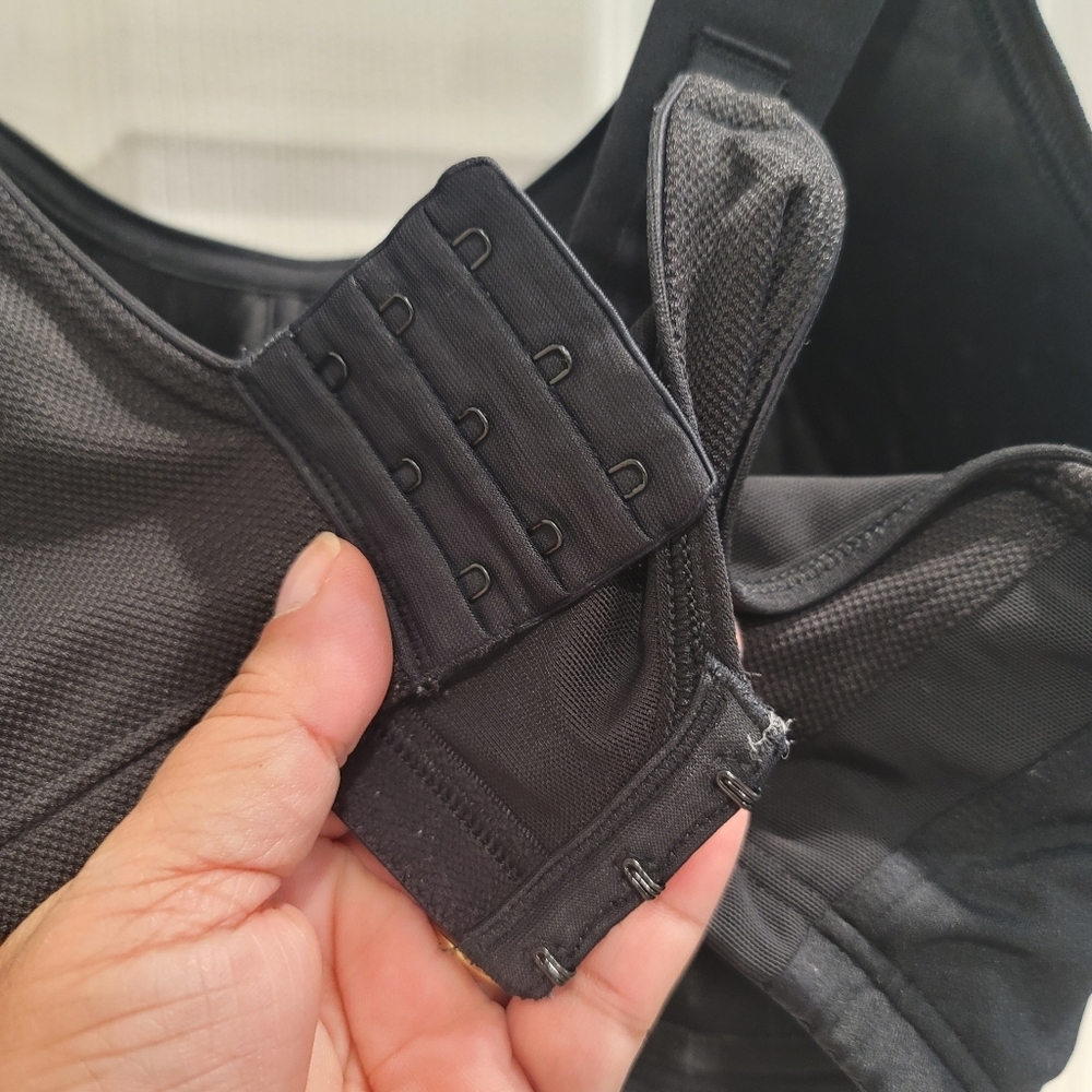 Sz 40DD Black Livi Active Molded Underwire Sports Bra - Picture 3 of 6